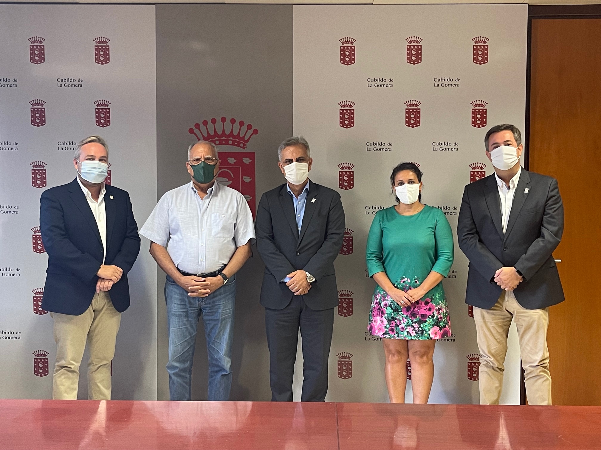 Imagen de Cabildo y Colegio Oficial de Farmacéuticos abordan nuevos espacios de cooperación en La Gomera